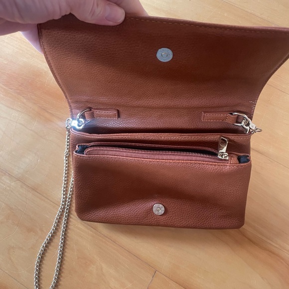 Elegant Brown Woven Clutch with Removal Gold Chain - Picture 4 of 7